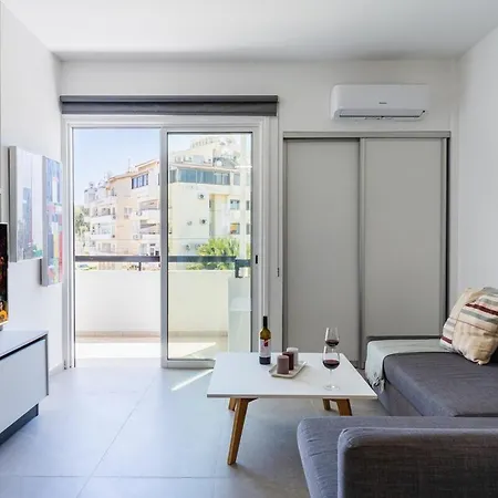 Mackenzie Apartment